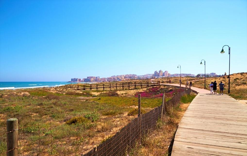 Apartment With Pool, Sea Views & Balcony Less Than 10Min Walk To La Mata Beach! Торевиеха Екстериор снимка